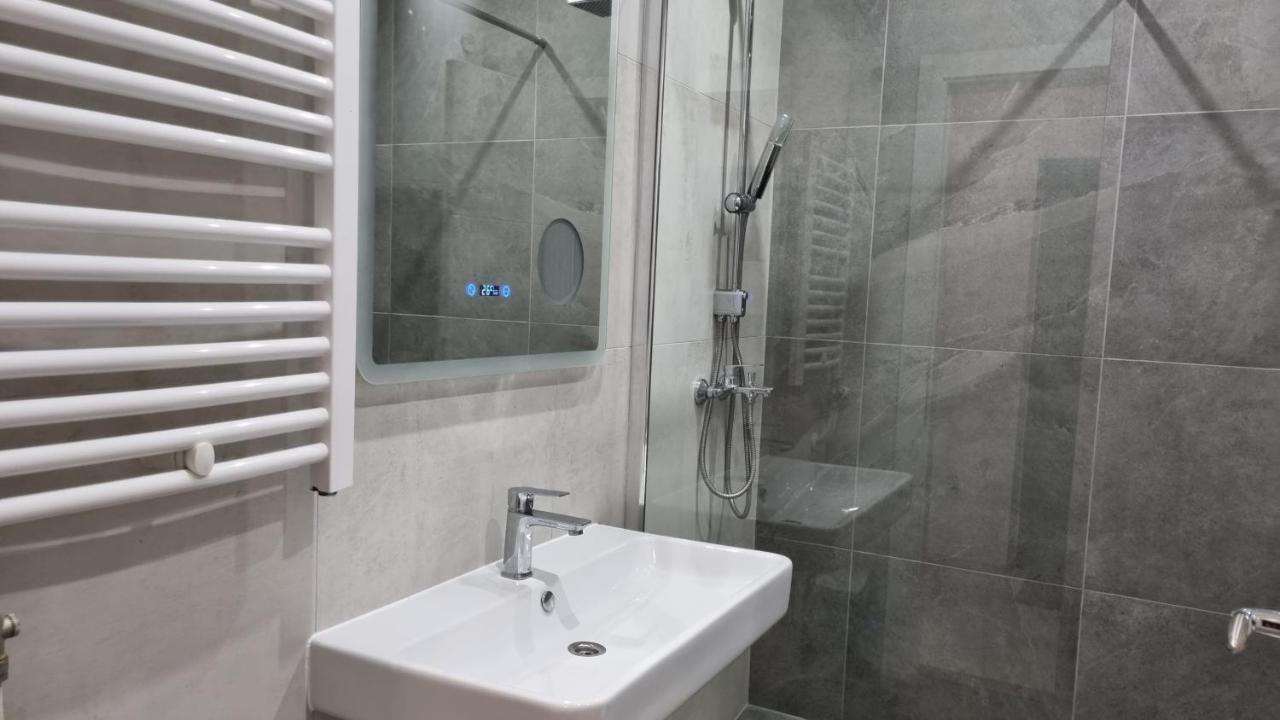 נובי סאד Grove Apartment + Free Parking מראה חיצוני תמונה