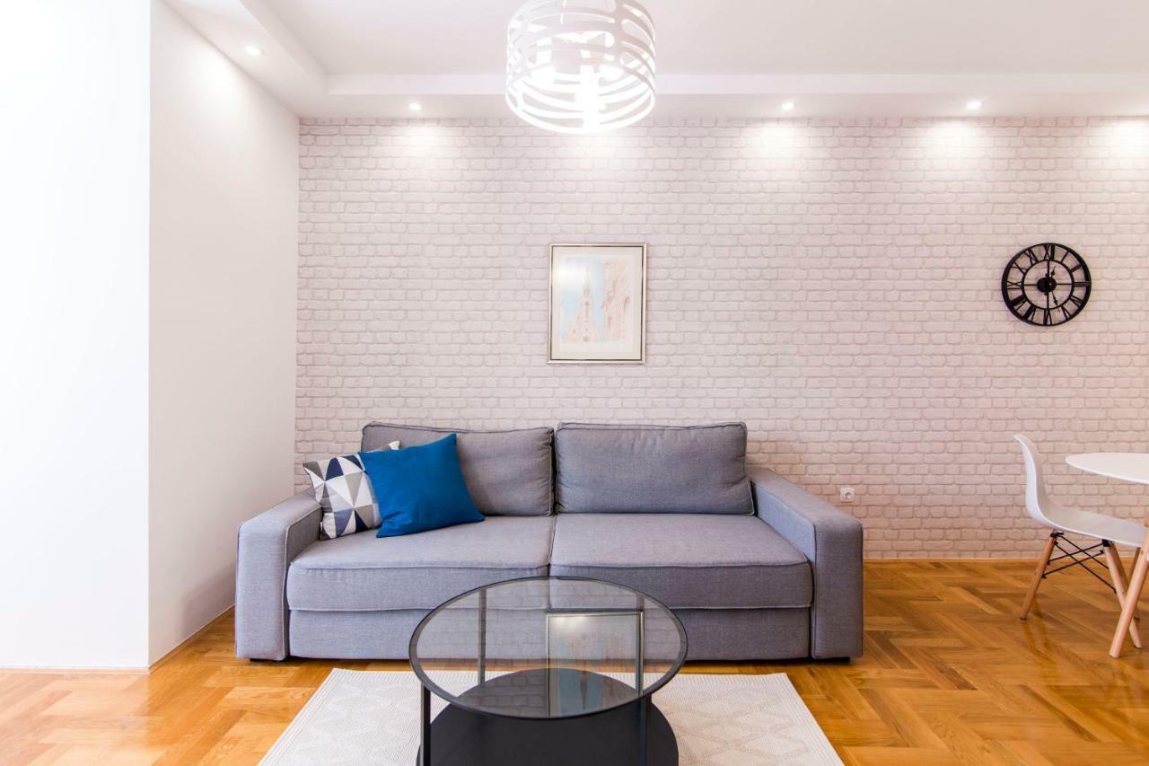 נובי סאד Grove Apartment + Free Parking מראה חיצוני תמונה