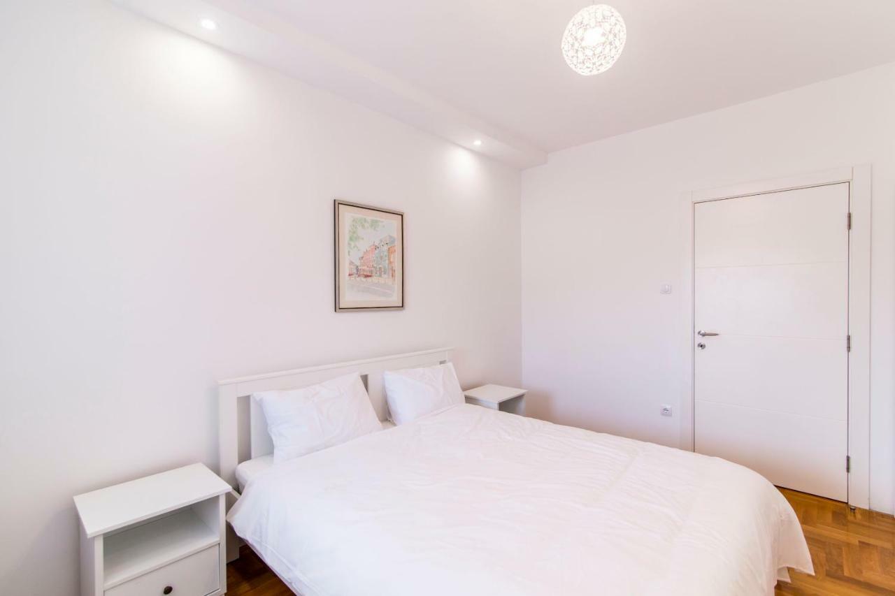נובי סאד Grove Apartment + Free Parking מראה חיצוני תמונה