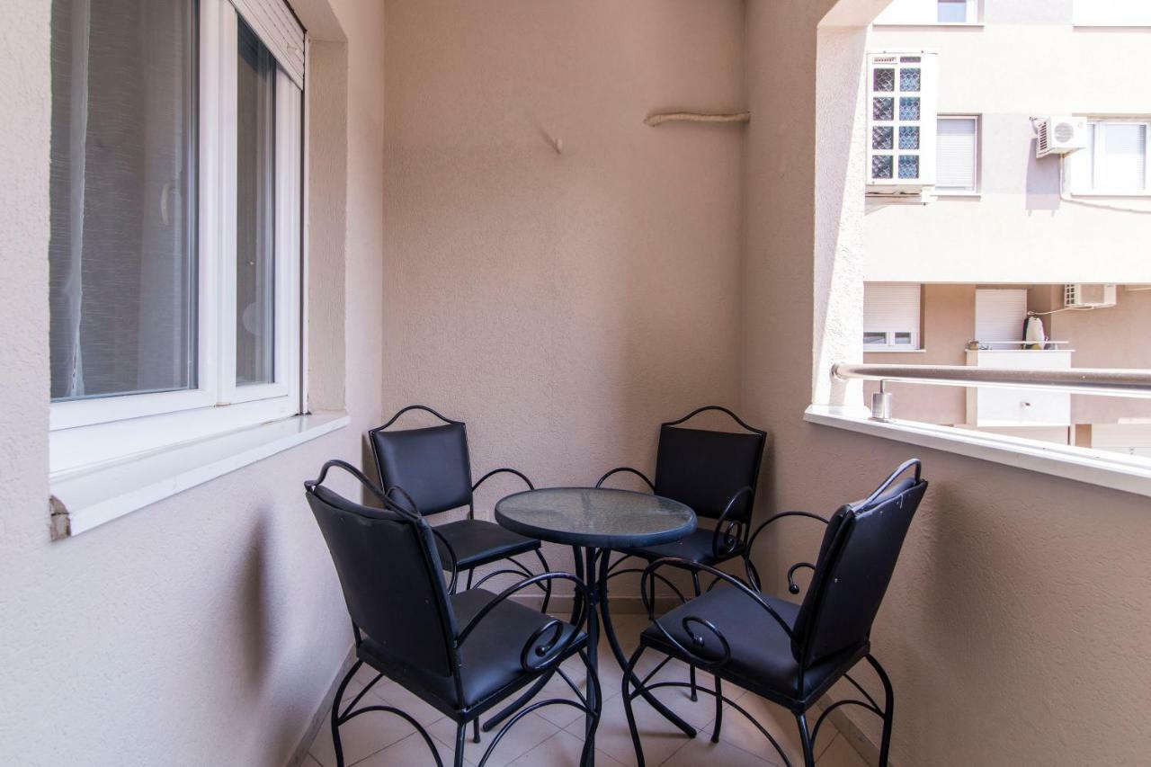 נובי סאד Grove Apartment + Free Parking מראה חיצוני תמונה