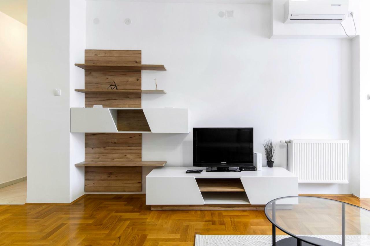 נובי סאד Grove Apartment + Free Parking מראה חיצוני תמונה